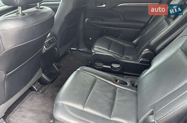 Внедорожник / Кроссовер Toyota Highlander 2017 в 