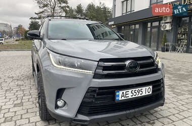 Внедорожник / Кроссовер Toyota Highlander 2017 в 