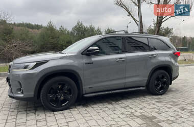 Внедорожник / Кроссовер Toyota Highlander 2017 в 