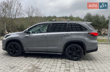 Внедорожник / Кроссовер Toyota Highlander 2017 в 