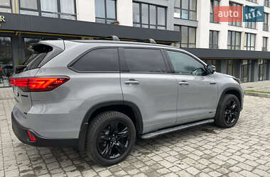 Внедорожник / Кроссовер Toyota Highlander 2017 в 