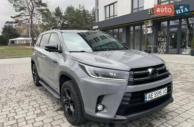 Внедорожник / Кроссовер Toyota Highlander 2017 в 
