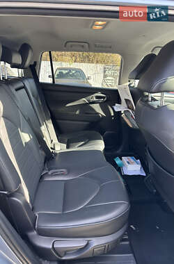 Внедорожник / Кроссовер Toyota Highlander 2020 в 