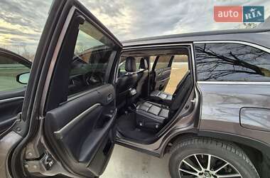 Внедорожник / Кроссовер Toyota Highlander 2017 в 