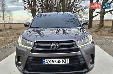Внедорожник / Кроссовер Toyota Highlander 2017 в 
