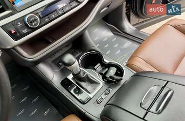 Внедорожник / Кроссовер Toyota Highlander 2019 в 