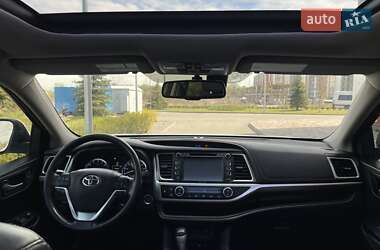 Внедорожник / Кроссовер Toyota Highlander 2015 в 