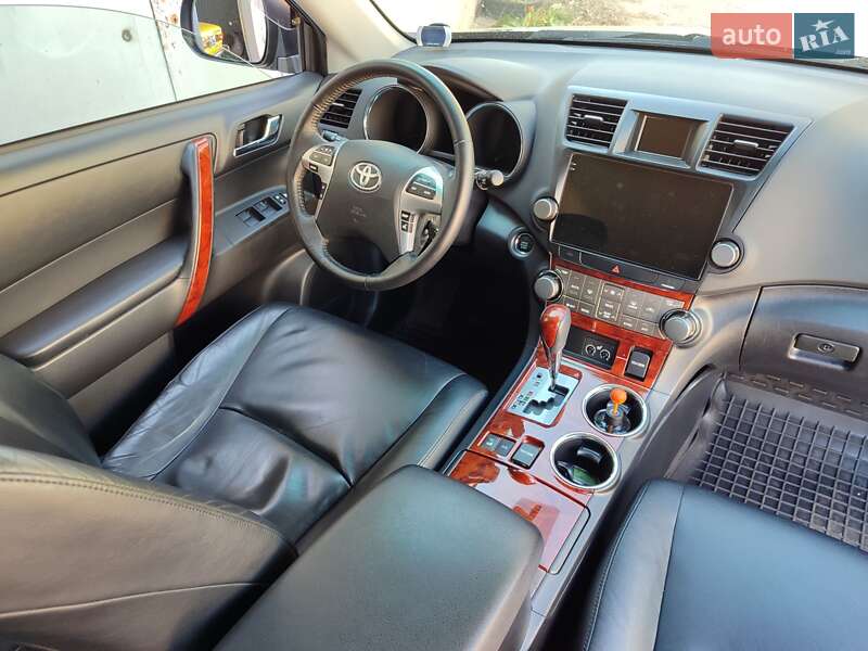 Внедорожник / Кроссовер Toyota Highlander 2011 в 