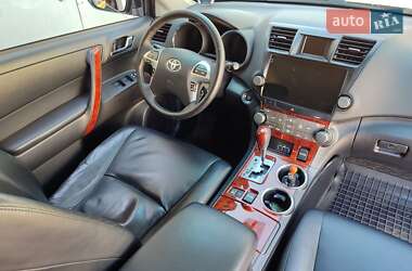 Внедорожник / Кроссовер Toyota Highlander 2011 в 