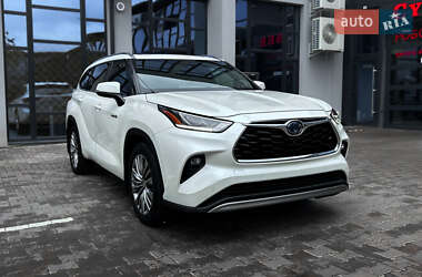 Внедорожник / Кроссовер Toyota Highlander 2020 в 