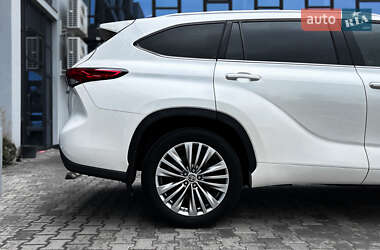 Внедорожник / Кроссовер Toyota Highlander 2020 в 