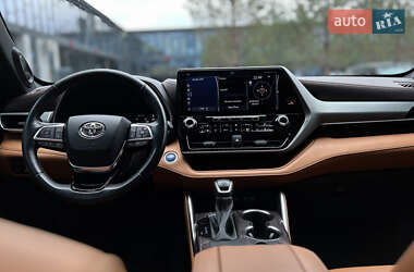 Внедорожник / Кроссовер Toyota Highlander 2020 в 