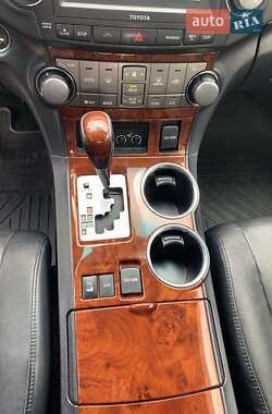 Внедорожник / Кроссовер Toyota Highlander 2011 в 