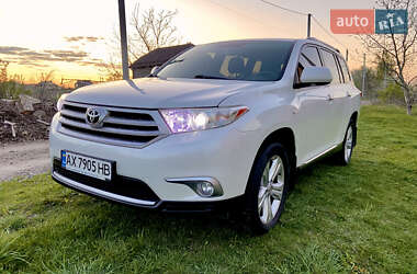 Позашляховик / Кросовер Toyota Highlander 2011 в 