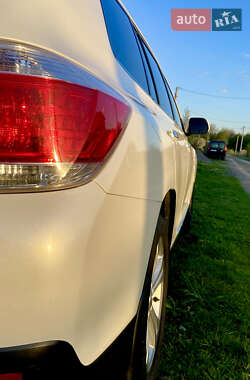 Позашляховик / Кросовер Toyota Highlander 2011 в 
