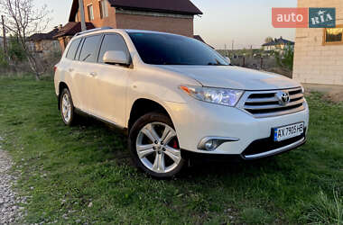 Позашляховик / Кросовер Toyota Highlander 2011 в 