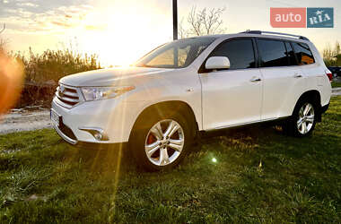 Позашляховик / Кросовер Toyota Highlander 2011 в 