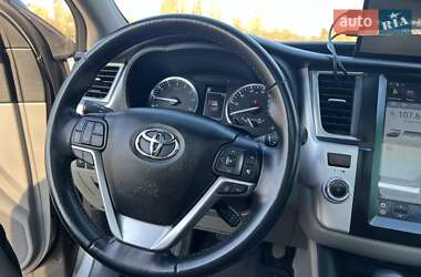 Позашляховик / Кросовер Toyota Highlander 2017 в 