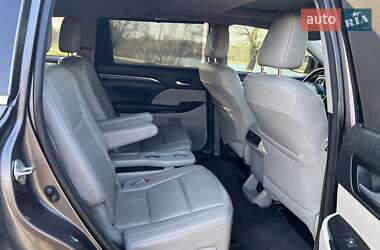 Позашляховик / Кросовер Toyota Highlander 2017 в 