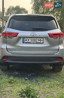 Внедорожник / Кроссовер Toyota Highlander 2019 в 