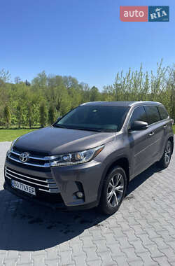 Внедорожник / Кроссовер Toyota Highlander 2015 в 