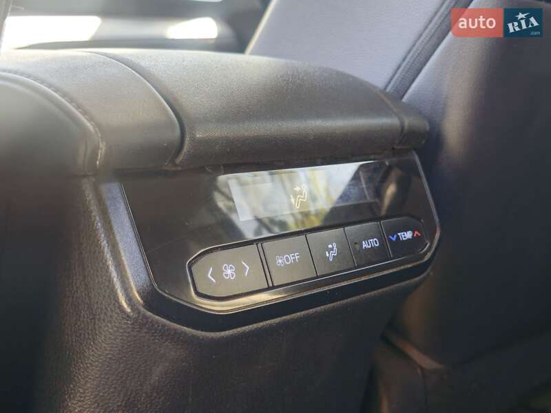 Позашляховик / Кросовер Toyota Highlander 2020 в Львові