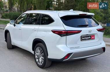Позашляховик / Кросовер Toyota Highlander 2024 в 
