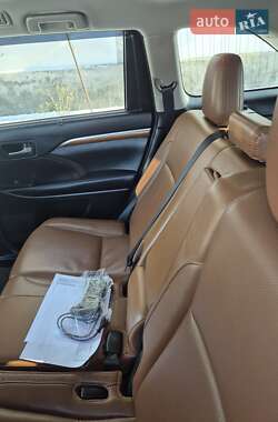 Внедорожник / Кроссовер Toyota Highlander 2018 в 