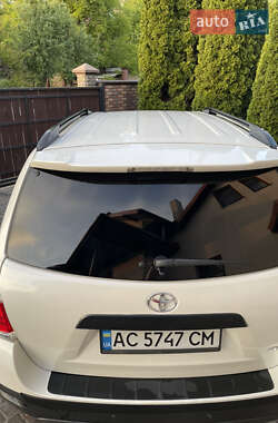 Позашляховик / Кросовер Toyota Highlander 2013 в 