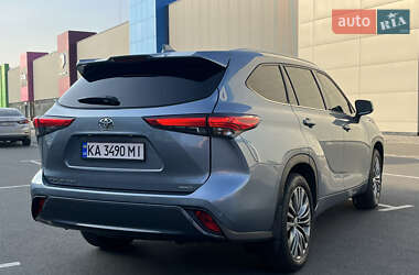 Внедорожник / Кроссовер Toyota Highlander 2020 в 