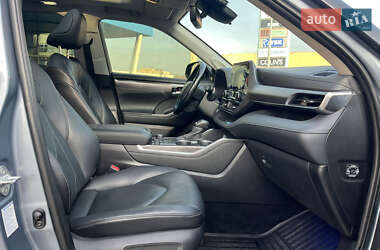 Внедорожник / Кроссовер Toyota Highlander 2020 в 