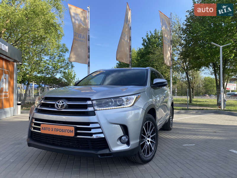 Внедорожник / Кроссовер Toyota Highlander 2019 в 