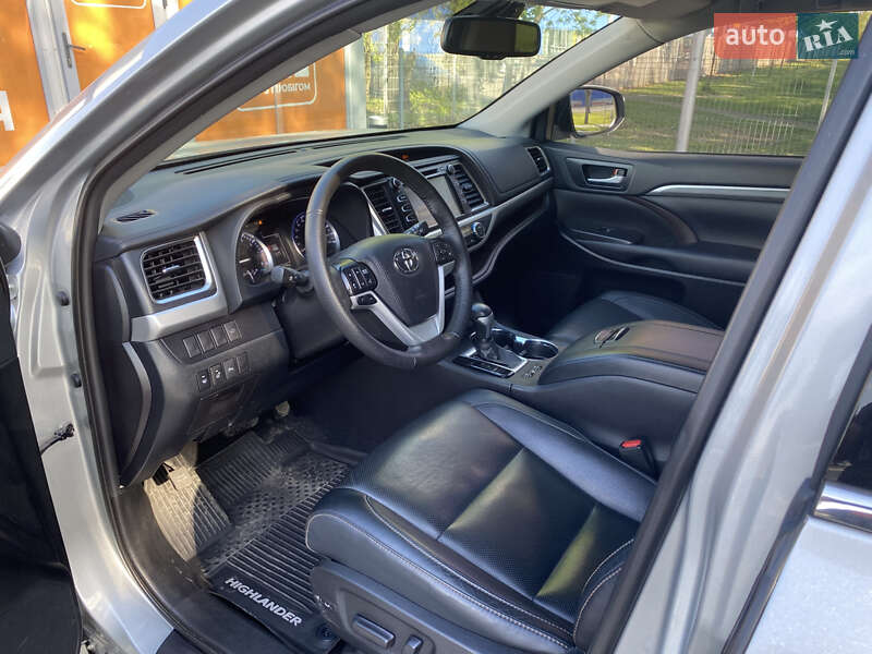 Позашляховик / Кросовер Toyota Highlander 2019 в Дніпрі