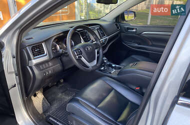 Внедорожник / Кроссовер Toyota Highlander 2019 в 
