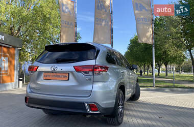 Внедорожник / Кроссовер Toyota Highlander 2019 в 