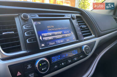 Внедорожник / Кроссовер Toyota Highlander 2019 в 