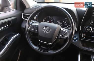 Внедорожник / Кроссовер Toyota Highlander 2020 в 
