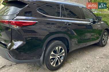 Позашляховик / Кросовер Toyota Highlander 2021 в 