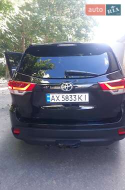 Внедорожник / Кроссовер Toyota Highlander 2018 в 