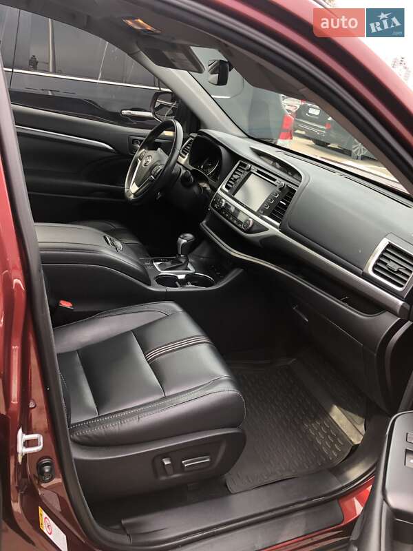 Внедорожник / Кроссовер Toyota Highlander 2017 в Киеве