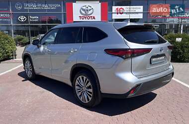 Позашляховик / Кросовер Toyota Highlander 2023 в 