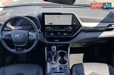 Позашляховик / Кросовер Toyota Highlander 2023 в 