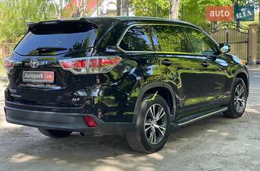 Внедорожник / Кроссовер Toyota Highlander 2016 в 