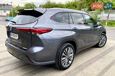 Позашляховик / Кросовер Toyota Highlander 2021 в 