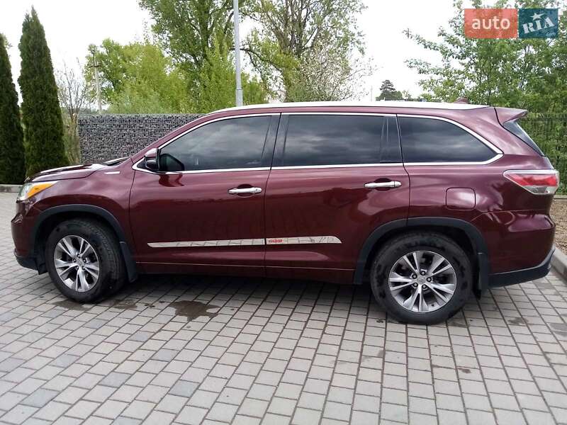 Внедорожник / Кроссовер Toyota Highlander 2014 в 