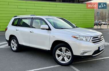 Позашляховик / Кросовер Toyota Highlander 2013 в 
