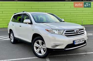 Позашляховик / Кросовер Toyota Highlander 2013 в 