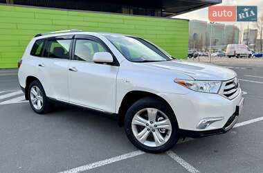 Позашляховик / Кросовер Toyota Highlander 2013 в 