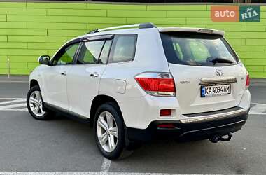 Позашляховик / Кросовер Toyota Highlander 2013 в 