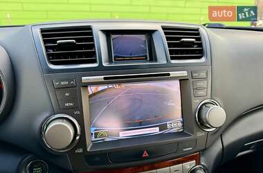 Позашляховик / Кросовер Toyota Highlander 2013 в 
